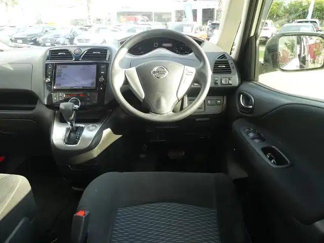 日産 セレナ 20X S HV Aセーフティ 千葉県 2014(平26)年 7.8万km ブリリアントシルバー エマージェンシーブレーキ/クルーズコントロール/アイドリングストップ/左パワースライドドア/右イージークローザードア/純正SDナビ/地デジTV/【DVD/CD再生機能　Bluetooth接続】/アラウンドビューモニター/ETC/HIDヘッドライト/ウインカーミラー/コーナーセンサー/純正15インチアルミホイル/インテリジェントキー