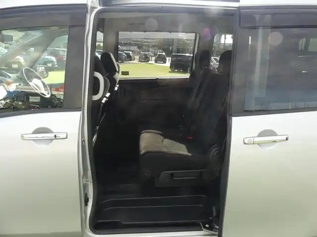 日産 セレナ 20X S HV Aセーフティ 千葉県 2014(平26)年 7.8万km ブリリアントシルバー エマージェンシーブレーキ/クルーズコントロール/アイドリングストップ/左パワースライドドア/右イージークローザードア/純正SDナビ/地デジTV/【DVD/CD再生機能　Bluetooth接続】/アラウンドビューモニター/ETC/HIDヘッドライト/ウインカーミラー/コーナーセンサー/純正15インチアルミホイル/インテリジェントキー