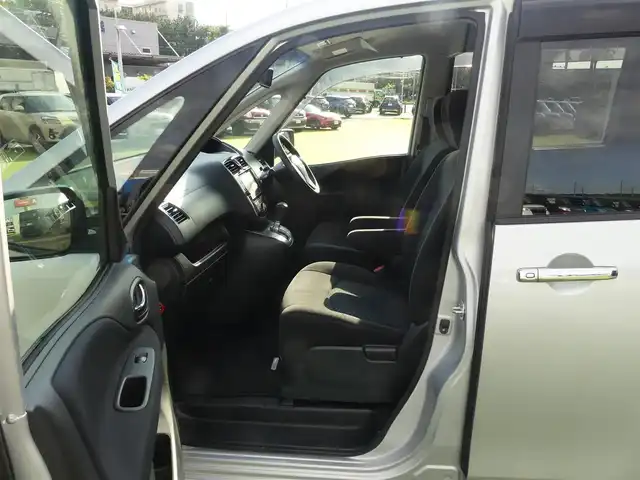 日産 セレナ 20X S HV Aセーフティ 千葉県 2014(平26)年 7.8万km ブリリアントシルバー エマージェンシーブレーキ/クルーズコントロール/アイドリングストップ/左パワースライドドア/右イージークローザードア/純正SDナビ/地デジTV/【DVD/CD再生機能　Bluetooth接続】/アラウンドビューモニター/ETC/HIDヘッドライト/ウインカーミラー/コーナーセンサー/純正15インチアルミホイル/インテリジェントキー