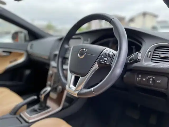 ボルボ Ｖ４０ D4 インスクリプション 栃木県 2019(令1)年 2.2万km ルミナスサンドメタリック インテリセーフ /アンバーレザー/シートヒーター /パワーシート /Harman/Kardon/ナビ /フルセグTV/バックカメラ/ETC/ACC/レーンキープアシスト/ブラインドスポット /リアソナー /LEDヘッドライト/オートライト