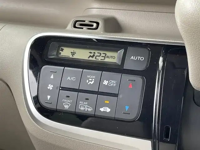 ホンダ Ｎ ＢＯＸ G SSパッケージ 滋賀県 2017(平29)年 3.6万km プレミアムホワイトパールⅡ 純正ナビ/(CD/DVD/フルセグ/Bluetooth)/バックカメラ/シートヒーター/ステアリングスイッチ/両側電動/ETC/HIDヘッドライト/オートライト/スマートキー/プッシュスタート