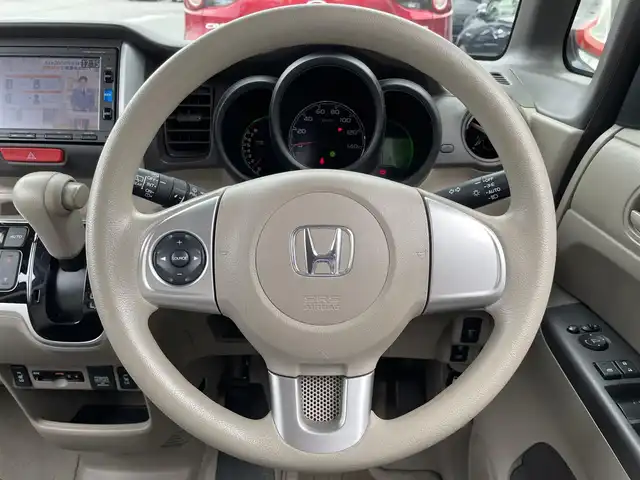 ホンダ Ｎ ＢＯＸ G SSパッケージ 滋賀県 2017(平29)年 3.6万km プレミアムホワイトパールⅡ 純正ナビ/(CD/DVD/フルセグ/Bluetooth)/バックカメラ/シートヒーター/ステアリングスイッチ/両側電動/ETC/HIDヘッドライト/オートライト/スマートキー/プッシュスタート