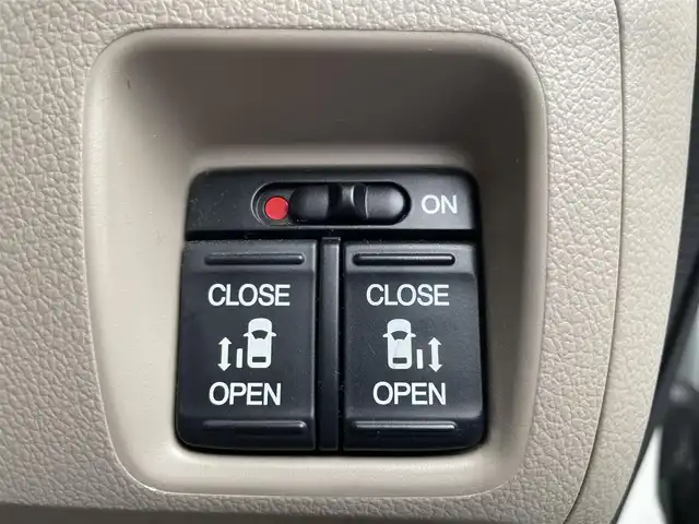 ホンダ Ｎ ＢＯＸ G SSパッケージ 滋賀県 2017(平29)年 3.6万km プレミアムホワイトパールⅡ 純正ナビ/(CD/DVD/フルセグ/Bluetooth)/バックカメラ/シートヒーター/ステアリングスイッチ/両側電動/ETC/HIDヘッドライト/オートライト/スマートキー/プッシュスタート