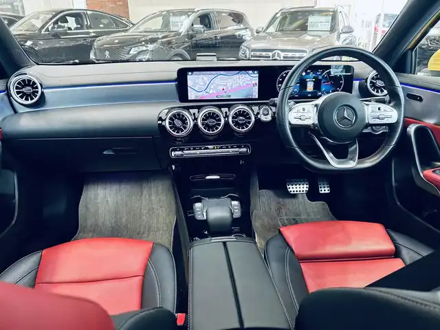 メルセデス・ベンツ Ａ２００ｄ AMGライン 大阪府 2022(令4)年 2.7万km サンイエロー レザーエクスクルーシブP/アドバンスドP/レーダーセーフティP/サンルーフ/HUD/ACC/赤黒革/シートヒーター/純正ナビ/TV/３６０度カメラ/ブラインドスポット/純正18インチAW/LEDヘッドライト/アンビエントライト