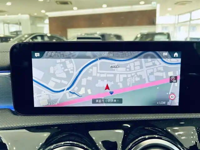 メルセデス・ベンツ Ａ２００ｄ AMGライン 大阪府 2022(令4)年 2.7万km サンイエロー レザーエクスクルーシブP/アドバンスドP/レーダーセーフティP/サンルーフ/HUD/ACC/赤黒革/シートヒーター/純正ナビ/TV/３６０度カメラ/ブラインドスポット/純正18インチAW/LEDヘッドライト/アンビエントライト