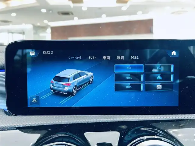 メルセデス・ベンツ Ａ２００ｄ AMGライン 大阪府 2022(令4)年 2.7万km サンイエロー レザーエクスクルーシブP/アドバンスドP/レーダーセーフティP/サンルーフ/HUD/ACC/赤黒革/シートヒーター/純正ナビ/TV/３６０度カメラ/ブラインドスポット/純正18インチAW/LEDヘッドライト/アンビエントライト