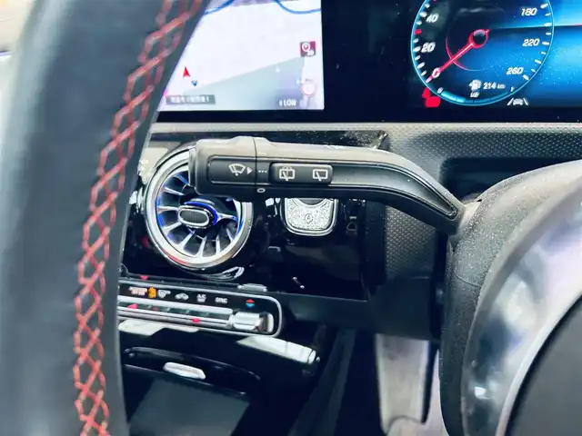 メルセデス・ベンツ Ａ２００ｄ AMGライン 大阪府 2022(令4)年 2.7万km サンイエロー レザーエクスクルーシブP/アドバンスドP/レーダーセーフティP/サンルーフ/HUD/ACC/赤黒革/シートヒーター/純正ナビ/TV/３６０度カメラ/ブラインドスポット/純正18インチAW/LEDヘッドライト/アンビエントライト