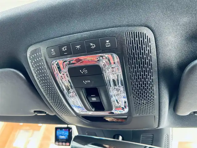 メルセデス・ベンツ Ａ２００ｄ AMGライン 大阪府 2022(令4)年 2.7万km サンイエロー レザーエクスクルーシブP/アドバンスドP/レーダーセーフティP/サンルーフ/HUD/ACC/赤黒革/シートヒーター/純正ナビ/TV/３６０度カメラ/ブラインドスポット/純正18インチAW/LEDヘッドライト/アンビエントライト