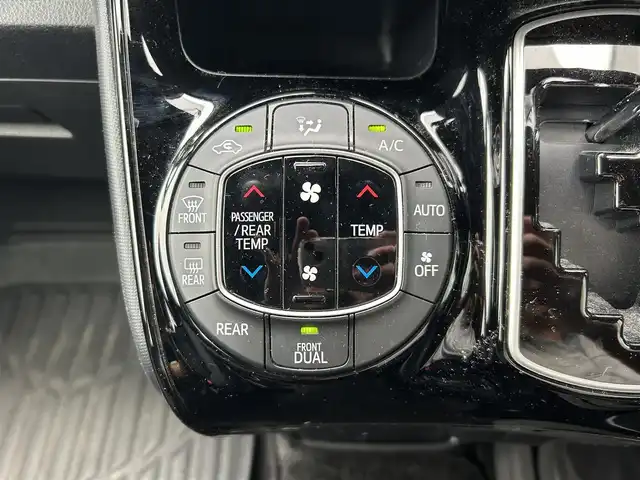 トヨタ ノア Si サイドリフトアップ 新潟県 2019(令1)年 4.1万km ブラッキッシュアゲハガラスフレーク メモリナビ/フルセグテレビ/バックカメラ/アイドリングストップ/クルーズコントロール/ドアバイザー/プッシュスタート/両側パワースライドドア/ETC/ドラレコ/純正フロアマット/純正ナビ/純正ホイール車載