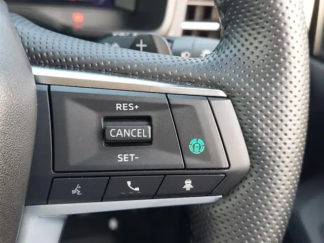 三菱 アウトランダー ＰＨＥＶ G 東京都 2022(令4)年 1.7万km ホワイトダイヤモンド ワンオーナー/純正９型ナビ有りディスプレイオーディオ/・フルセグTV/・Bluetooth接続/マイパイロット/・レーダークルーズコントロールシステム（全車速追従機能付）/・車線維持支援機能/・衝突被害軽減ブレーキシステム/・前方衝突予測警報/・踏み間違い衝突防止アシスト/・車線逸脱警報システム/・標識認識システム/・後側方車両検知警報システム/・ドライブレコーダー（DRV-350)/オートマチックハイビーム/全方位カメラ/置くだけ充電/シートヒーター/パワーシート/純正20インチアルミホイール/純正フロアマット/充電ケーブルあり/新車時保証書/取扱説明書