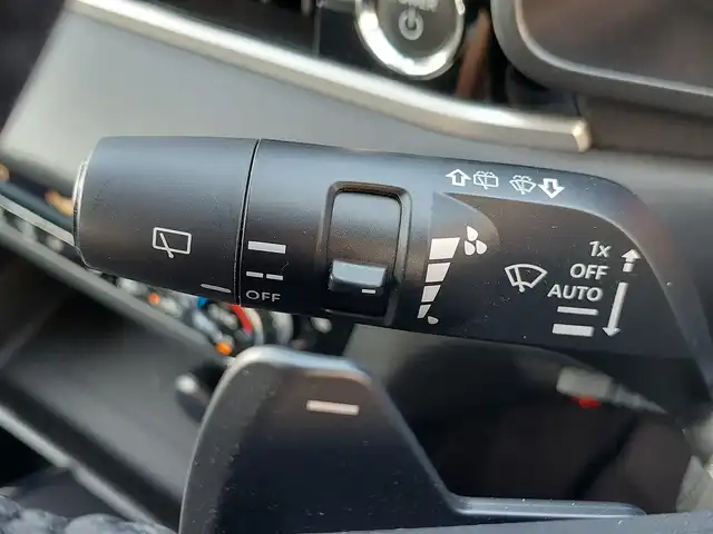 三菱 アウトランダー ＰＨＥＶ G 東京都 2022(令4)年 1.7万km ホワイトダイヤモンド ワンオーナー/純正９型ナビ有りディスプレイオーディオ/・フルセグTV/・Bluetooth接続/マイパイロット/・レーダークルーズコントロールシステム（全車速追従機能付）/・車線維持支援機能/・衝突被害軽減ブレーキシステム/・前方衝突予測警報/・踏み間違い衝突防止アシスト/・車線逸脱警報システム/・標識認識システム/・後側方車両検知警報システム/・ドライブレコーダー（DRV-350)/オートマチックハイビーム/全方位カメラ/置くだけ充電/シートヒーター/パワーシート/純正20インチアルミホイール/純正フロアマット/充電ケーブルあり/新車時保証書/取扱説明書