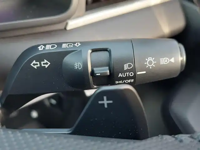 三菱 アウトランダー ＰＨＥＶ G 東京都 2022(令4)年 1.7万km ホワイトダイヤモンド ワンオーナー/純正９型ナビ有りディスプレイオーディオ/・フルセグTV/・Bluetooth接続/マイパイロット/・レーダークルーズコントロールシステム（全車速追従機能付）/・車線維持支援機能/・衝突被害軽減ブレーキシステム/・前方衝突予測警報/・踏み間違い衝突防止アシスト/・車線逸脱警報システム/・標識認識システム/・後側方車両検知警報システム/・ドライブレコーダー（DRV-350)/オートマチックハイビーム/全方位カメラ/置くだけ充電/シートヒーター/パワーシート/純正20インチアルミホイール/純正フロアマット/充電ケーブルあり/新車時保証書/取扱説明書