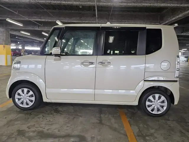 ホンダ Ｎ ＢＯＸ G Lパッケージ 宮崎県 2016(平28)年 7.6万km プレミアムアイボリーP 純正ナビ/　(Bluetooth/CD/DVD)/フルセグTV/片側パワースライドドア/バックモニター/ビルトインETC/ビークルスタビリティアシスト/オートエアコン/ステアリングスイッチ/スマートキーシステム/プッシュエンジンスタート/禁煙車
