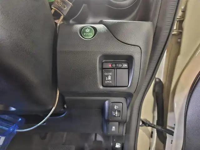 ホンダ Ｎ ＢＯＸ G Lパッケージ 宮崎県 2016(平28)年 7.6万km プレミアムアイボリーP 純正ナビ/　(Bluetooth/CD/DVD)/フルセグTV/片側パワースライドドア/バックモニター/ビルトインETC/ビークルスタビリティアシスト/オートエアコン/ステアリングスイッチ/スマートキーシステム/プッシュエンジンスタート/禁煙車