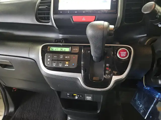 ホンダ Ｎ ＢＯＸ G Lパッケージ 宮崎県 2016(平28)年 7.6万km プレミアムアイボリーP 純正ナビ/　(Bluetooth/CD/DVD)/フルセグTV/片側パワースライドドア/バックモニター/ビルトインETC/ビークルスタビリティアシスト/オートエアコン/ステアリングスイッチ/スマートキーシステム/プッシュエンジンスタート/禁煙車