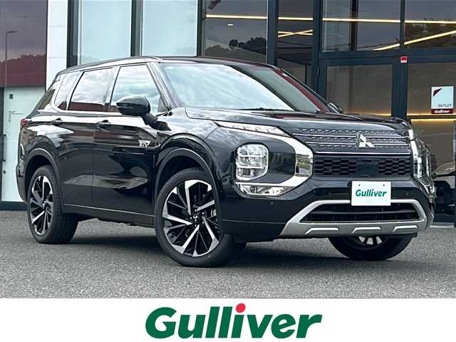 三菱 アウトランダー ＰＨＥＶ P 大阪府 2024(令6)年 0.9万km ブラックダイヤモンド １オーナー　マイパイロット　ＢＯＳＥサウンド　黒革シート　純正９型ナビ　 シートメモリー　シートヒーター 　ステアリングヒーター　ワイヤレス充電器　全方位カメラ　追従型クルーズコントロール　AC100V ＢＳＭ レーンキープアシスト コーナーセンサー オートライト LEDライト オートハイビーム ダウンヒルアシストコントロール パワーバックドア スマートキー 保証書 取扱説明書 純正フロアマット