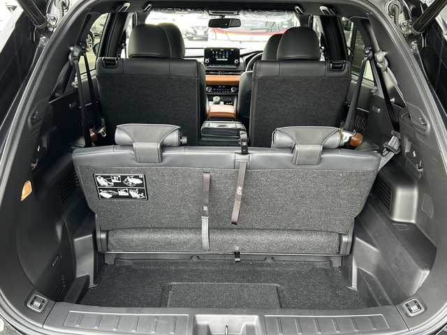 三菱 アウトランダー ＰＨＥＶ P 大阪府 2024(令6)年 0.9万km ブラックダイヤモンド １オーナー　マイパイロット　ＢＯＳＥサウンド　黒革シート　純正９型ナビ　 シートメモリー　シートヒーター 　ステアリングヒーター　ワイヤレス充電器　全方位カメラ　追従型クルーズコントロール　AC100V ＢＳＭ レーンキープアシスト コーナーセンサー オートライト LEDライト オートハイビーム ダウンヒルアシストコントロール パワーバックドア スマートキー 保証書 取扱説明書 純正フロアマット
