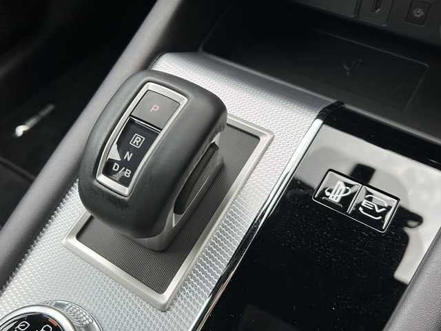 三菱 アウトランダー ＰＨＥＶ P 大阪府 2024(令6)年 0.9万km ブラックダイヤモンド １オーナー　マイパイロット　ＢＯＳＥサウンド　黒革シート　純正９型ナビ　 シートメモリー　シートヒーター 　ステアリングヒーター　ワイヤレス充電器　全方位カメラ　追従型クルーズコントロール　AC100V ＢＳＭ レーンキープアシスト コーナーセンサー オートライト LEDライト オートハイビーム ダウンヒルアシストコントロール パワーバックドア スマートキー 保証書 取扱説明書 純正フロアマット