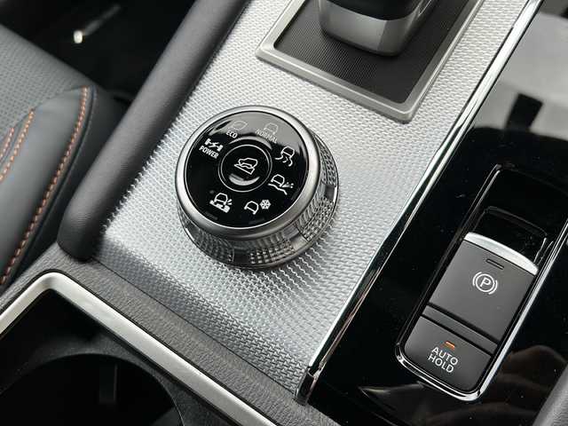 三菱 アウトランダー ＰＨＥＶ P 大阪府 2024(令6)年 0.9万km ブラックダイヤモンド １オーナー　マイパイロット　ＢＯＳＥサウンド　黒革シート　純正９型ナビ　 シートメモリー　シートヒーター 　ステアリングヒーター　ワイヤレス充電器　全方位カメラ　追従型クルーズコントロール　AC100V ＢＳＭ レーンキープアシスト コーナーセンサー オートライト LEDライト オートハイビーム ダウンヒルアシストコントロール パワーバックドア スマートキー 保証書 取扱説明書 純正フロアマット
