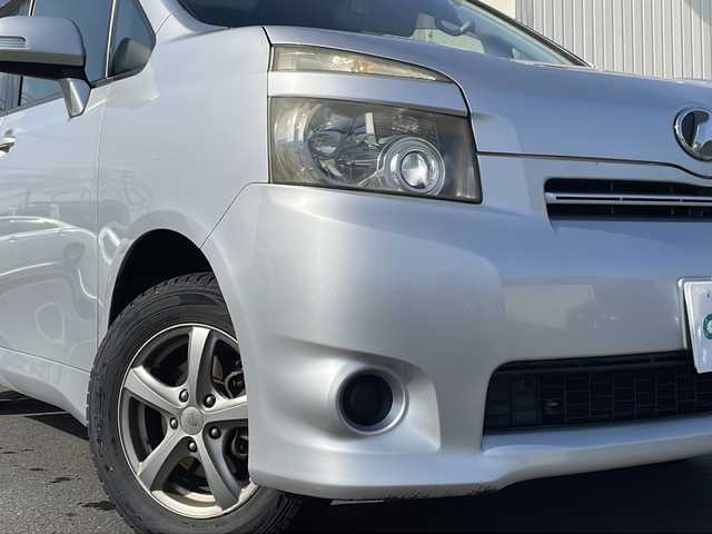 トヨタ ヴォクシー X Lエディション 道北・旭川 2007(平19)年 7万km シルバーM /4WD//寒冷地仕様//禁煙車//社外ナビ/CD/DVD/MSV//バックカメラ//オートエアコン//左側パワースライドドア//ETC//フロントデアイサー//ドアバイザー//社外AW夏タイヤ積み込み//電動格納ミラー//ミラーウィンカー//スペアキー//保証書//取扱説明書
