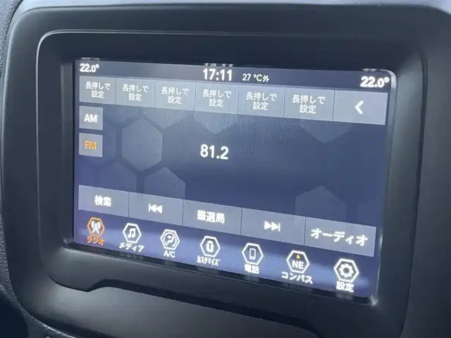 クライスラー・ジープ ジープ レネゲード ナイトイーグル 東京都 2023(令5)年 3.1万km 白 プッシュスタート/スペアキー/アイドリングストップ/クルーズコントロール/バックカメラ/ディスプレイオーディオ/ETC/ルーフレール/電動格納ミラー/コーナーセンサー/横滑り防止装置/衝突軽減ブレーキ/レーンキープアシスト/純正アルミホイール/前後ドライブレコーダー