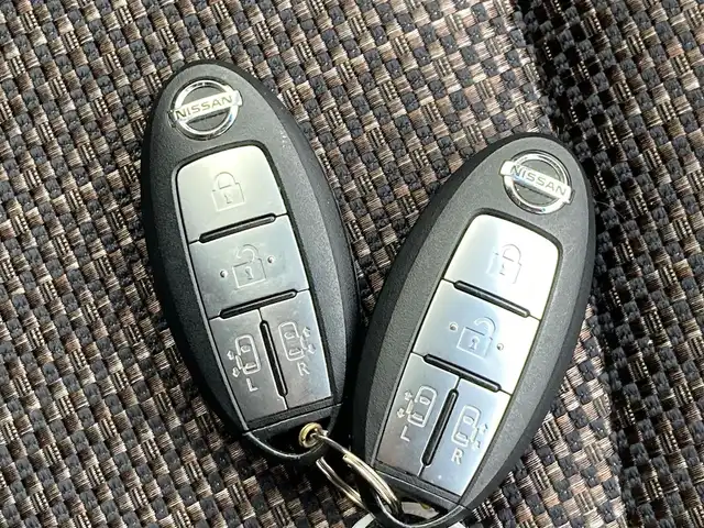 日産 セレナ ハイウェイスター Sハイブリッド 静岡県 2014(平26)年 8.9万km ダイヤモンドブラック (株)IDOMが運営する【じしゃロン焼津店】の自社ローン専用車両になります。こちらは現金またはオートローンご利用時の価格です。自社ローンご希望の方は別途その旨お申付け下さい/純正ＳＤナビ/（フルセグＴＶ/Ｂｌｕｅｔｏｏｔｈ接続/ＣＤ/ＤＶＤ/ミュージックサーバー）/フリップダウンモニター/両側パワースライドドア/衝突軽減システム/レーンキープアシスト/３６０°カメラ/ＥＴＣ