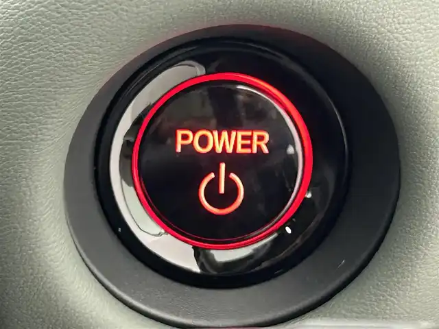 ホンダ フリード ハイブリット e:HEV クロスター 熊本県 2025(令7)年 0.1千km プラチナホワイトパール 登録済未使用車/純正9インチナビLXM-242ZFNI（ＡｐｐｌＣａｒＰｌａｙ・ＡｎｄｒｏｉｄＡｕｔｏ・ＢＴ・フルセグ・ＵＳＢ）/バックカメラ　/ホンダセンシング/・レーダークルーズコントロール/・衝突軽減ブレーキ/・誤発進制御機能/・後方誤発進抑制機能/・近距離衝突軽減ブレーキ/・歩行者事故低減ステアリング/・路外逸脱制御機能/・車線維持支援システム/・先行車発進お知らせ機能/・標識認識機能/横滑り防止/ブラインドスポットモニター/アイドリングストップ/両側パワースライドドア　/前後クリアランスソナー　/前席シートヒーター/ブレーキホールド/電子パーキング/後席サーキュレーター/純正１５インチAW/オートライト/オートマチックハイビーム/LEDヘッドライト/フォグランプ/スマートキー/プッシュスタート/スペアキー1本/保証書/取扱説明書