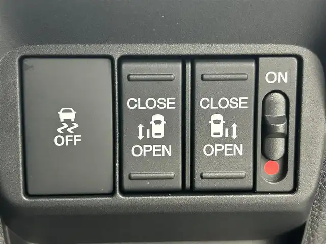 ホンダ フリード ハイブリット e:HEV クロスター 熊本県 2025(令7)年 0.1千km プラチナホワイトパール 登録済未使用車/純正9インチナビLXM-242ZFNI（ＡｐｐｌＣａｒＰｌａｙ・ＡｎｄｒｏｉｄＡｕｔｏ・ＢＴ・フルセグ・ＵＳＢ）/バックカメラ　/ホンダセンシング/・レーダークルーズコントロール/・衝突軽減ブレーキ/・誤発進制御機能/・後方誤発進抑制機能/・近距離衝突軽減ブレーキ/・歩行者事故低減ステアリング/・路外逸脱制御機能/・車線維持支援システム/・先行車発進お知らせ機能/・標識認識機能/横滑り防止/ブラインドスポットモニター/アイドリングストップ/両側パワースライドドア　/前後クリアランスソナー　/前席シートヒーター/ブレーキホールド/電子パーキング/後席サーキュレーター/純正１５インチAW/オートライト/オートマチックハイビーム/LEDヘッドライト/フォグランプ/スマートキー/プッシュスタート/スペアキー1本/保証書/取扱説明書