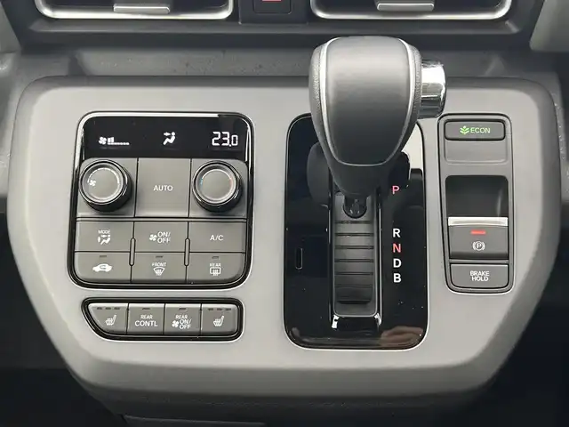 ホンダ フリード ハイブリット e:HEV クロスター 熊本県 2025(令7)年 0.1千km プラチナホワイトパール 登録済未使用車/純正9インチナビLXM-242ZFNI（ＡｐｐｌＣａｒＰｌａｙ・ＡｎｄｒｏｉｄＡｕｔｏ・ＢＴ・フルセグ・ＵＳＢ）/バックカメラ　/ホンダセンシング/・レーダークルーズコントロール/・衝突軽減ブレーキ/・誤発進制御機能/・後方誤発進抑制機能/・近距離衝突軽減ブレーキ/・歩行者事故低減ステアリング/・路外逸脱制御機能/・車線維持支援システム/・先行車発進お知らせ機能/・標識認識機能/横滑り防止/ブラインドスポットモニター/アイドリングストップ/両側パワースライドドア　/前後クリアランスソナー　/前席シートヒーター/ブレーキホールド/電子パーキング/後席サーキュレーター/純正１５インチAW/オートライト/オートマチックハイビーム/LEDヘッドライト/フォグランプ/スマートキー/プッシュスタート/スペアキー1本/保証書/取扱説明書