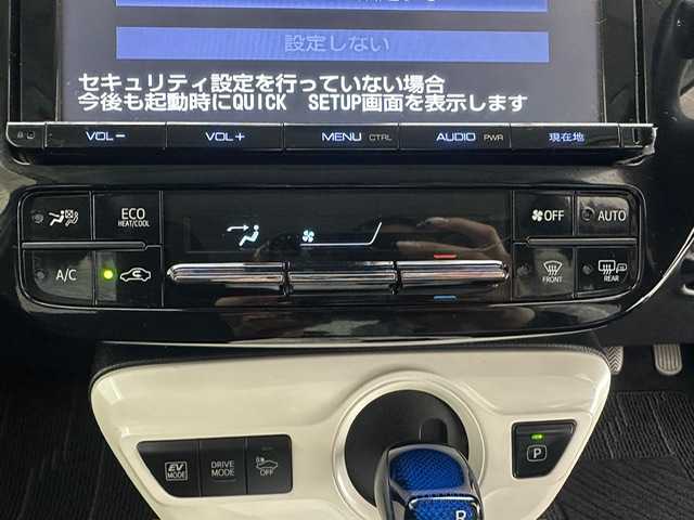 トヨタ プリウス A 兵庫県 2016(平28)年 7万km シルバーM 純正SDナビ(CD/DVD/SD/Bluetooth/フルセグ)/バックカメラ/追従型クルーズコントロール/オートライト/オートマチックハイビーム/LEDヘッドライト/純正フロアマット/ドアバイザー/ETC