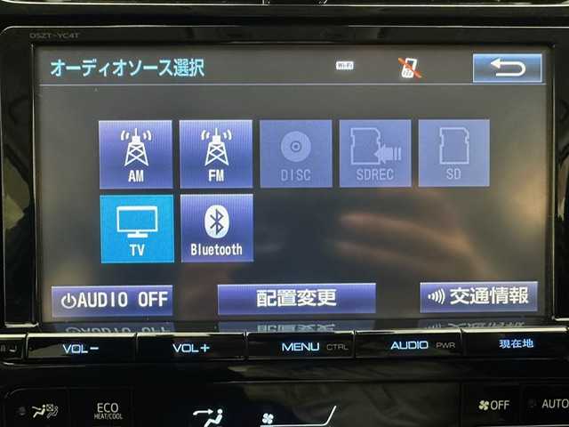 トヨタ プリウス A 兵庫県 2016(平28)年 7万km シルバーM 純正SDナビ(CD/DVD/SD/Bluetooth/フルセグ)/バックカメラ/追従型クルーズコントロール/オートライト/オートマチックハイビーム/LEDヘッドライト/純正フロアマット/ドアバイザー/ETC