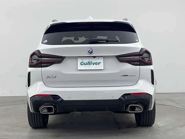 ＢＭＷ ＢＭＷ Ｘ３ xDrive20d Mスポーツ 兵庫県 2023(令5)年 2.5万km アルピンホワイトⅢ ・セレクトパッケージ/ステアリングホイールヒーティング/アコースティックガラス/電動パノラマガラスサンルーフ/リヤサイドウィンドーローラーブラインド/サンプロテクションガラス/リヤシートバックレストアジャストメント/リヤシートヒーティング /harman/kardon サラウンドサウンドシステム/BMWジェスチャーコントロール/・純正ナビ/・TV/BT/USB/・全方位カメラ/・ETC/・純正前後ドライブレコーダー/・ドライビングアシストプロフェッショナル/ハンズオフアシスト/トラフィックサインアシスト/アクティブクルーズコントロール/ステアリング＆レーンコントロールアシスト/レーンディパーチャーウォーニング/レーンチェンジアシスト/レーンチェンジウォーニング/レーンキーピングアシスト/クロストラフィックウォーニング/クロスロードウォーニング/前車接近警告機能/後車衝突警告機能/衝突回避被害軽減ブレーキ/エマージェンシーストップアシスト/・パーキングアシストプラス/・パドルシフト/・パワーバックドア/・レザーシート/・パワーシート/・シートヒーター/・アダプティブLEDヘッドライト/・リアフォグランプ