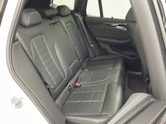 ＢＭＷ ＢＭＷ Ｘ３ xDrive20d Mスポーツ 兵庫県 2023(令5)年 2.5万km アルピンホワイトⅢ ・セレクトパッケージ/ステアリングホイールヒーティング/アコースティックガラス/電動パノラマガラスサンルーフ/リヤサイドウィンドーローラーブラインド/サンプロテクションガラス/リヤシートバックレストアジャストメント/リヤシートヒーティング /harman/kardon サラウンドサウンドシステム/BMWジェスチャーコントロール/・純正ナビ/・TV/BT/USB/・全方位カメラ/・ETC/・純正前後ドライブレコーダー/・ドライビングアシストプロフェッショナル/ハンズオフアシスト/トラフィックサインアシスト/アクティブクルーズコントロール/ステアリング＆レーンコントロールアシスト/レーンディパーチャーウォーニング/レーンチェンジアシスト/レーンチェンジウォーニング/レーンキーピングアシスト/クロストラフィックウォーニング/クロスロードウォーニング/前車接近警告機能/後車衝突警告機能/衝突回避被害軽減ブレーキ/エマージェンシーストップアシスト/・パーキングアシストプラス/・パドルシフト/・パワーバックドア/・レザーシート/・パワーシート/・シートヒーター/・アダプティブLEDヘッドライト/・リアフォグランプ