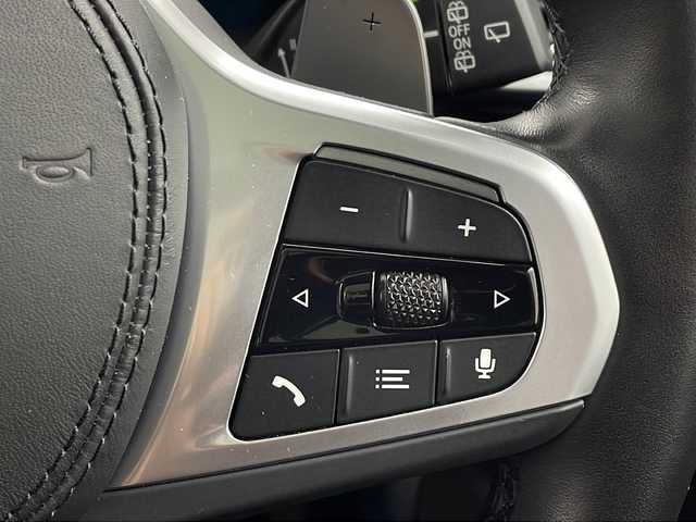 ＢＭＷ ＢＭＷ Ｘ３ xDrive20d Mスポーツ 兵庫県 2023(令5)年 2.5万km アルピンホワイトⅢ ・セレクトパッケージ/ステアリングホイールヒーティング/アコースティックガラス/電動パノラマガラスサンルーフ/リヤサイドウィンドーローラーブラインド/サンプロテクションガラス/リヤシートバックレストアジャストメント/リヤシートヒーティング /harman/kardon サラウンドサウンドシステム/BMWジェスチャーコントロール/・純正ナビ/・TV/BT/USB/・全方位カメラ/・ETC/・純正前後ドライブレコーダー/・ドライビングアシストプロフェッショナル/ハンズオフアシスト/トラフィックサインアシスト/アクティブクルーズコントロール/ステアリング＆レーンコントロールアシスト/レーンディパーチャーウォーニング/レーンチェンジアシスト/レーンチェンジウォーニング/レーンキーピングアシスト/クロストラフィックウォーニング/クロスロードウォーニング/前車接近警告機能/後車衝突警告機能/衝突回避被害軽減ブレーキ/エマージェンシーストップアシスト/・パーキングアシストプラス/・パドルシフト/・パワーバックドア/・レザーシート/・パワーシート/・シートヒーター/・アダプティブLEDヘッドライト/・リアフォグランプ