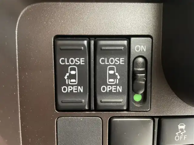 トヨタ ルーミー G 鹿児島県 2017(平29)年 5.1万km ブラックマイカメタリック ナビ/(フルセグTV/Bluetooth/DVD/CD)/クルーズコントロール/両側パワースライドドア/横滑り防止/ロールサンシェード/ＥＴＣ/アイドリングストップ/電動格納ミラー/オートライト/ヘッドライトレベライザー/純正フロアマット/プッシュスタート/スマートキー