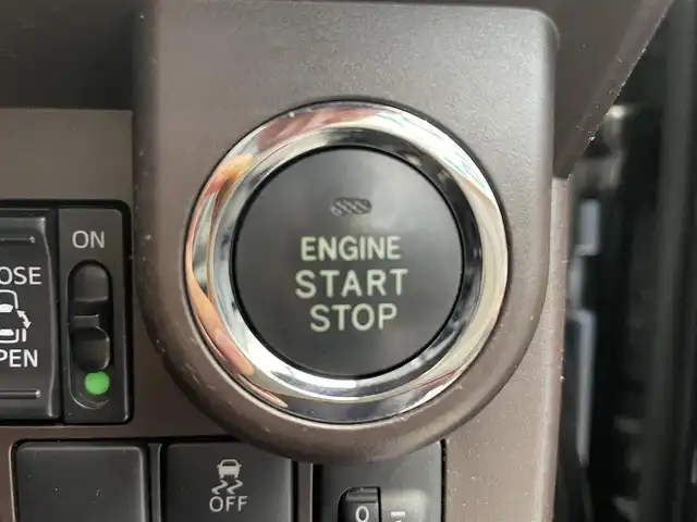 トヨタ ルーミー G 鹿児島県 2017(平29)年 5.1万km ブラックマイカメタリック ナビ/(フルセグTV/Bluetooth/DVD/CD)/クルーズコントロール/両側パワースライドドア/横滑り防止/ロールサンシェード/ＥＴＣ/アイドリングストップ/電動格納ミラー/オートライト/ヘッドライトレベライザー/純正フロアマット/プッシュスタート/スマートキー