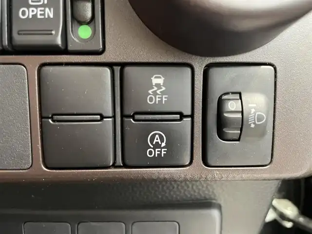 トヨタ ルーミー G 鹿児島県 2017(平29)年 5.1万km ブラックマイカメタリック ナビ/(フルセグTV/Bluetooth/DVD/CD)/クルーズコントロール/両側パワースライドドア/横滑り防止/ロールサンシェード/ＥＴＣ/アイドリングストップ/電動格納ミラー/オートライト/ヘッドライトレベライザー/純正フロアマット/プッシュスタート/スマートキー