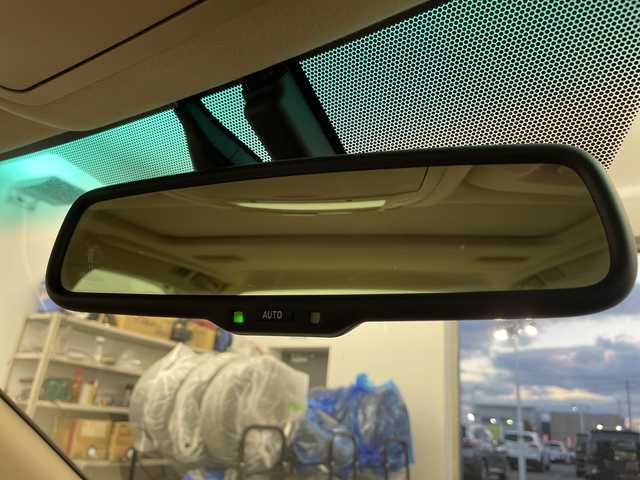 トヨタ クラウン マジェスタ Cタイプ 道央・札幌 2010(平22)年 7.6万km ホワイトパールクリスタルシャイン ・サンルーフ/・純正メーカーマルチナビ/・CD/DVD/HDD/フルセグTV/BT）/・バックカメラ　/・シートヒーター/エアシート　/・レザーシート/パワーシート　/・リアサンシェード　/・ステアリングスイッチ　/・純正フロアマット　/・ＬＥＤオートライト　/・ビルトインＥＴＣ/・スマートキー/スペアキー/・クルーズコントロール/・MTモード付AT/・クールボックス/・電動格納ミラー/・ウィンカーミラー/・フォグランプ/・エアサスコントロール