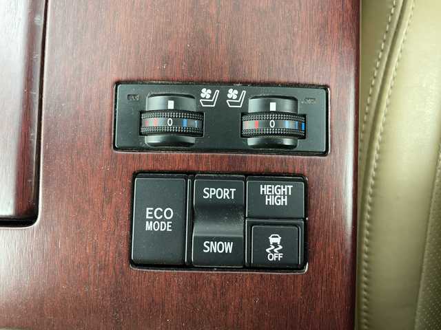 トヨタ クラウン マジェスタ Cタイプ 道央・札幌 2010(平22)年 7.6万km ホワイトパールクリスタルシャイン ・サンルーフ/・純正メーカーマルチナビ/・CD/DVD/HDD/フルセグTV/BT）/・バックカメラ　/・シートヒーター/エアシート　/・レザーシート/パワーシート　/・リアサンシェード　/・ステアリングスイッチ　/・純正フロアマット　/・ＬＥＤオートライト　/・ビルトインＥＴＣ/・スマートキー/スペアキー/・クルーズコントロール/・MTモード付AT/・クールボックス/・電動格納ミラー/・ウィンカーミラー/・フォグランプ/・エアサスコントロール