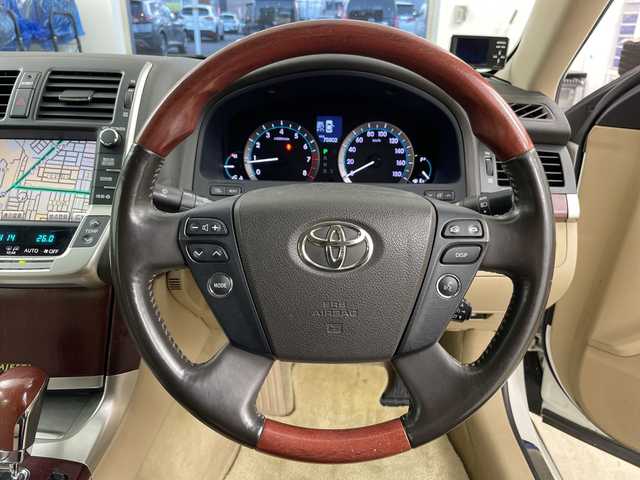 トヨタ クラウン マジェスタ Cタイプ 道央・札幌 2010(平22)年 7.6万km ホワイトパールクリスタルシャイン ・サンルーフ/・純正メーカーマルチナビ/・CD/DVD/HDD/フルセグTV/BT）/・バックカメラ　/・シートヒーター/エアシート　/・レザーシート/パワーシート　/・リアサンシェード　/・ステアリングスイッチ　/・純正フロアマット　/・ＬＥＤオートライト　/・ビルトインＥＴＣ/・スマートキー/スペアキー/・クルーズコントロール/・MTモード付AT/・クールボックス/・電動格納ミラー/・ウィンカーミラー/・フォグランプ/・エアサスコントロール