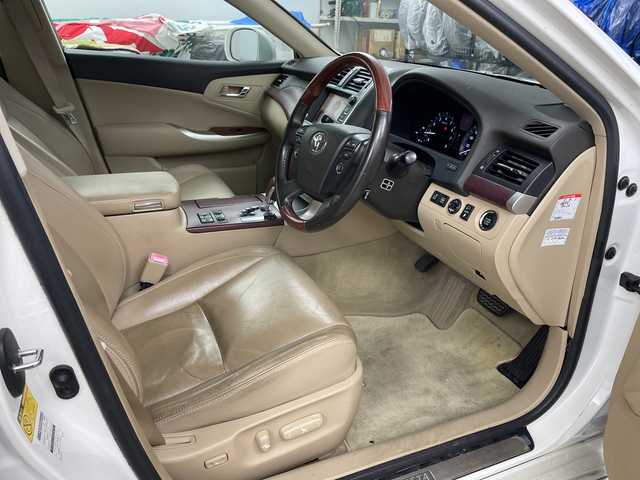 トヨタ クラウン マジェスタ Cタイプ 道央・札幌 2010(平22)年 7.6万km ホワイトパールクリスタルシャイン ・サンルーフ/・純正メーカーマルチナビ/・CD/DVD/HDD/フルセグTV/BT）/・バックカメラ　/・シートヒーター/エアシート　/・レザーシート/パワーシート　/・リアサンシェード　/・ステアリングスイッチ　/・純正フロアマット　/・ＬＥＤオートライト　/・ビルトインＥＴＣ/・スマートキー/スペアキー/・クルーズコントロール/・MTモード付AT/・クールボックス/・電動格納ミラー/・ウィンカーミラー/・フォグランプ/・エアサスコントロール