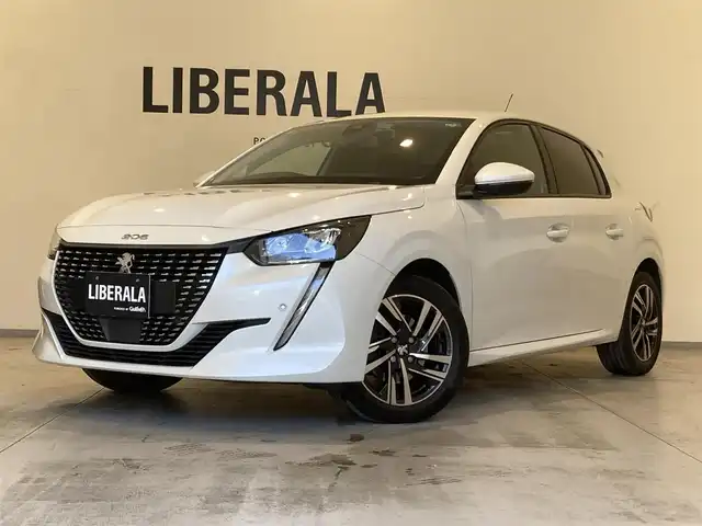 プジョー ２０８ アリュール 熊本県 2020(令2)年 3.5万km BLANC NACRE ・スマートキー/・プッシュスタート/・アクティブセーフティブレーキ/・トラフィックサインインフォメーション/・疲労検知/・パーキングセンサー/・レーンアシスト/・クルーズコントロール(追従式)/・ハーフレザーシート/・純正ディスプレイオーディオ/　【Bluetooth・USB・AppleCarPlay・AndroidAuto】/・バックカメラ/・ETC/・ワイヤレス充電/・ドライブレコーダー(前方録画)/・LEDヘッドランプ