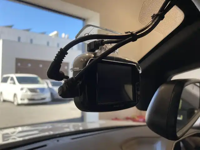 プジョー ２０８ アリュール 熊本県 2020(令2)年 3.5万km BLANC NACRE ・スマートキー/・プッシュスタート/・アクティブセーフティブレーキ/・トラフィックサインインフォメーション/・疲労検知/・パーキングセンサー/・レーンアシスト/・クルーズコントロール(追従式)/・ハーフレザーシート/・純正ディスプレイオーディオ/　【Bluetooth・USB・AppleCarPlay・AndroidAuto】/・バックカメラ/・ETC/・ワイヤレス充電/・ドライブレコーダー(前方録画)/・LEDヘッドランプ