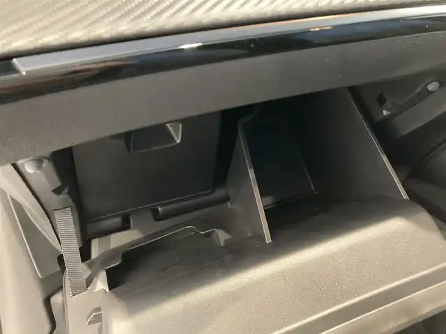 プジョー ２０８ アリュール 熊本県 2020(令2)年 3.5万km BLANC NACRE ・スマートキー/・プッシュスタート/・アクティブセーフティブレーキ/・トラフィックサインインフォメーション/・疲労検知/・パーキングセンサー/・レーンアシスト/・クルーズコントロール(追従式)/・ハーフレザーシート/・純正ディスプレイオーディオ/　【Bluetooth・USB・AppleCarPlay・AndroidAuto】/・バックカメラ/・ETC/・ワイヤレス充電/・ドライブレコーダー(前方録画)/・LEDヘッドランプ