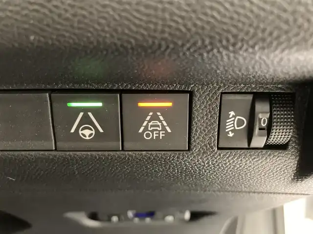 プジョー ２０８ アリュール 熊本県 2020(令2)年 3.5万km BLANC NACRE ・スマートキー/・プッシュスタート/・アクティブセーフティブレーキ/・トラフィックサインインフォメーション/・疲労検知/・パーキングセンサー/・レーンアシスト/・クルーズコントロール(追従式)/・ハーフレザーシート/・純正ディスプレイオーディオ/　【Bluetooth・USB・AppleCarPlay・AndroidAuto】/・バックカメラ/・ETC/・ワイヤレス充電/・ドライブレコーダー(前方録画)/・LEDヘッドランプ