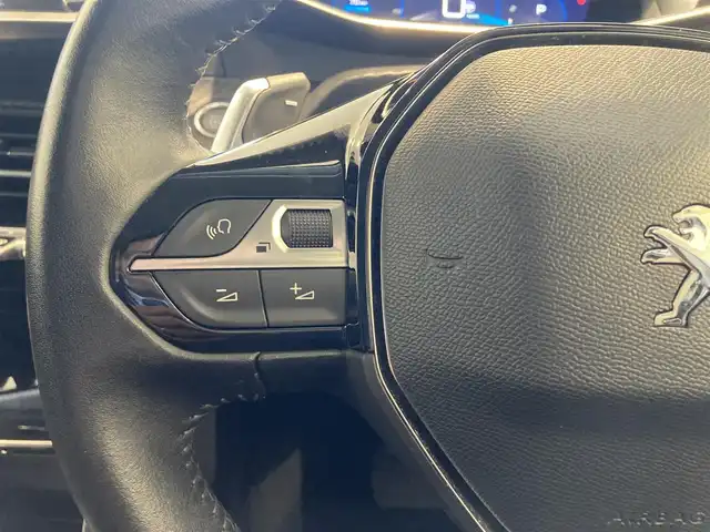 プジョー ２０８ アリュール 熊本県 2020(令2)年 3.5万km BLANC NACRE ・スマートキー/・プッシュスタート/・アクティブセーフティブレーキ/・トラフィックサインインフォメーション/・疲労検知/・パーキングセンサー/・レーンアシスト/・クルーズコントロール(追従式)/・ハーフレザーシート/・純正ディスプレイオーディオ/　【Bluetooth・USB・AppleCarPlay・AndroidAuto】/・バックカメラ/・ETC/・ワイヤレス充電/・ドライブレコーダー(前方録画)/・LEDヘッドランプ