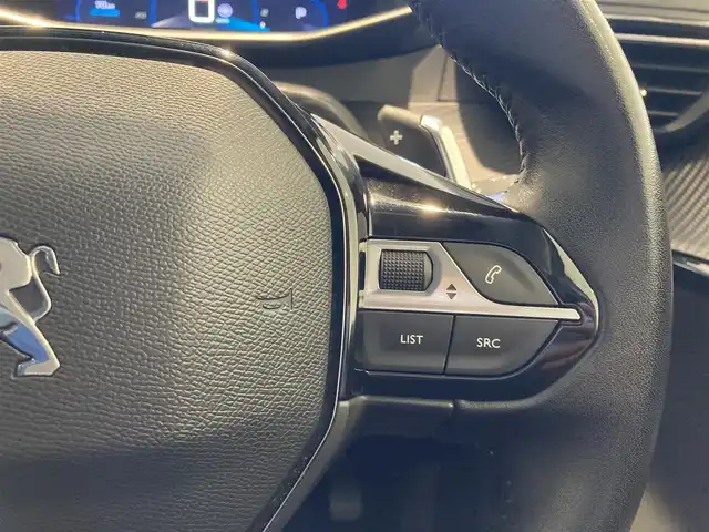 プジョー ２０８ アリュール 熊本県 2020(令2)年 3.5万km BLANC NACRE ・スマートキー/・プッシュスタート/・アクティブセーフティブレーキ/・トラフィックサインインフォメーション/・疲労検知/・パーキングセンサー/・レーンアシスト/・クルーズコントロール(追従式)/・ハーフレザーシート/・純正ディスプレイオーディオ/　【Bluetooth・USB・AppleCarPlay・AndroidAuto】/・バックカメラ/・ETC/・ワイヤレス充電/・ドライブレコーダー(前方録画)/・LEDヘッドランプ