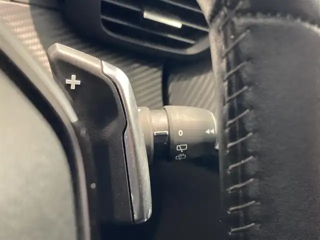 プジョー ２０８ アリュール 熊本県 2020(令2)年 3.5万km BLANC NACRE ・スマートキー/・プッシュスタート/・アクティブセーフティブレーキ/・トラフィックサインインフォメーション/・疲労検知/・パーキングセンサー/・レーンアシスト/・クルーズコントロール(追従式)/・ハーフレザーシート/・純正ディスプレイオーディオ/　【Bluetooth・USB・AppleCarPlay・AndroidAuto】/・バックカメラ/・ETC/・ワイヤレス充電/・ドライブレコーダー(前方録画)/・LEDヘッドランプ