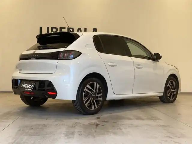 プジョー ２０８ アリュール 熊本県 2020(令2)年 3.5万km BLANC NACRE ・スマートキー/・プッシュスタート/・アクティブセーフティブレーキ/・トラフィックサインインフォメーション/・疲労検知/・パーキングセンサー/・レーンアシスト/・クルーズコントロール(追従式)/・ハーフレザーシート/・純正ディスプレイオーディオ/　【Bluetooth・USB・AppleCarPlay・AndroidAuto】/・バックカメラ/・ETC/・ワイヤレス充電/・ドライブレコーダー(前方録画)/・LEDヘッドランプ