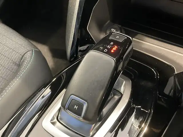 プジョー ２０８ アリュール 熊本県 2020(令2)年 3.5万km BLANC NACRE ・スマートキー/・プッシュスタート/・アクティブセーフティブレーキ/・トラフィックサインインフォメーション/・疲労検知/・パーキングセンサー/・レーンアシスト/・クルーズコントロール(追従式)/・ハーフレザーシート/・純正ディスプレイオーディオ/　【Bluetooth・USB・AppleCarPlay・AndroidAuto】/・バックカメラ/・ETC/・ワイヤレス充電/・ドライブレコーダー(前方録画)/・LEDヘッドランプ